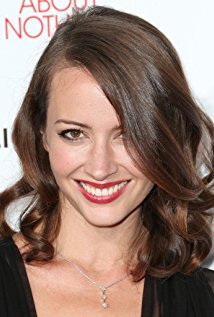 Amy Acker plays Kelly Peyton on Alias