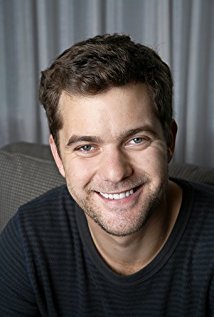 Joshua Jackson plays Peter Bishop on Fringe