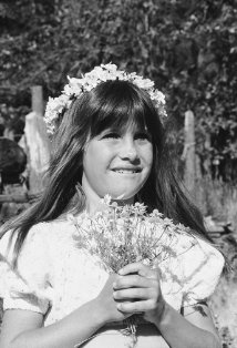 Sidney Greenbush plays Carrie Ingalls on Little House On The Prairie